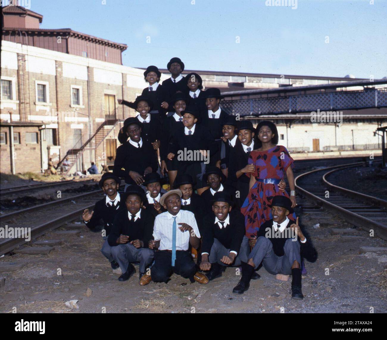 The Original Cast of Sarafina the Musical, 1987 – Mbongeni Ngemas Musical wurde mehrfach ausgezeichnet und wurde in einen Film umgewandelt. Das Musical reflektierte den Geist der schwarzen Südafrikaner unter der Apartheid.aus der Sammlung - südafrikanische Musiker 1980er - Don Minnaar Fotoarchiv Stockfoto