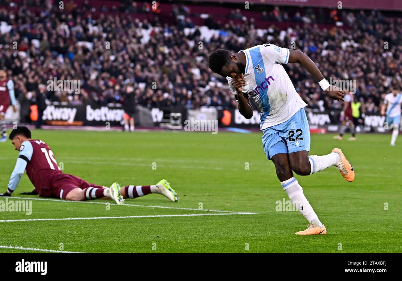 London, Großbritannien. Dezember 2023. ZIEL. Odsonne Edouard (Crystal Palace) feiert das erste Tor des Crystal Palace während des Spiels West Ham gegen Crystal Palace Premier League im London Stadium in Stratford. Quelle: MARTIN DALTON/Alamy Live News Stockfoto