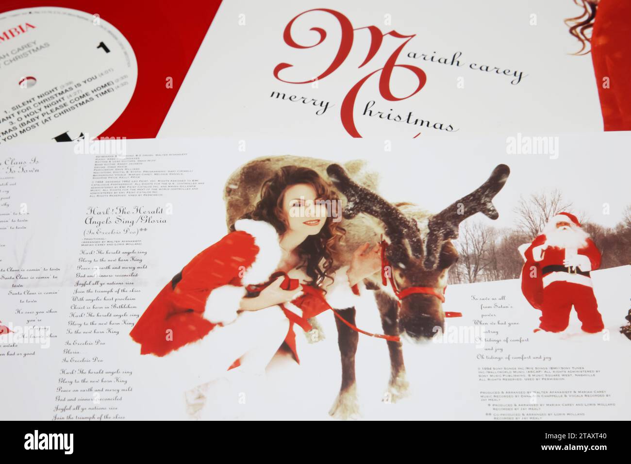 Viersen, Deutschland - 9. Oktober. 2023: Closeup von Mariah Carey Merry christmas Album mit Hit All I Want Is You Stockfoto