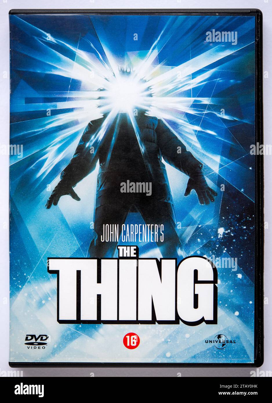 Cover einer DVD von John Carpenter's The Thing, einem Horrorfilm mit Kurt Russell, der ursprünglich 1982 in den Kinos veröffentlicht wurde Stockfoto