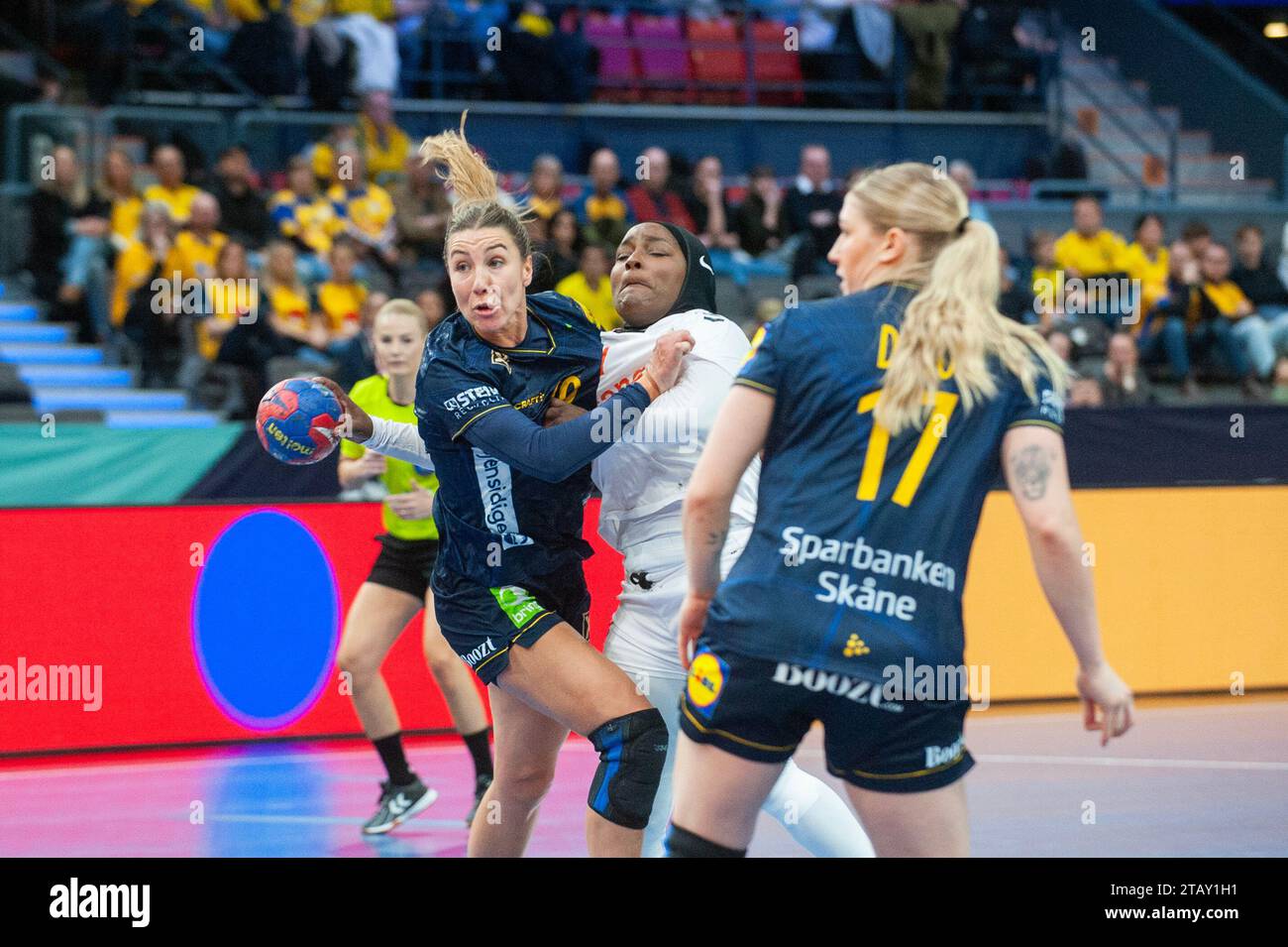 Göteborg, Schweden. Dezember 2023. Doungou Camara aus Senegal während des Spiels der IHF Frauen Handball-Weltmeisterschaft 2023 zwischen Senegal und Schweden am 3. Dezember 2023. Quelle: PS Photo / Alamy Live News Stockfoto