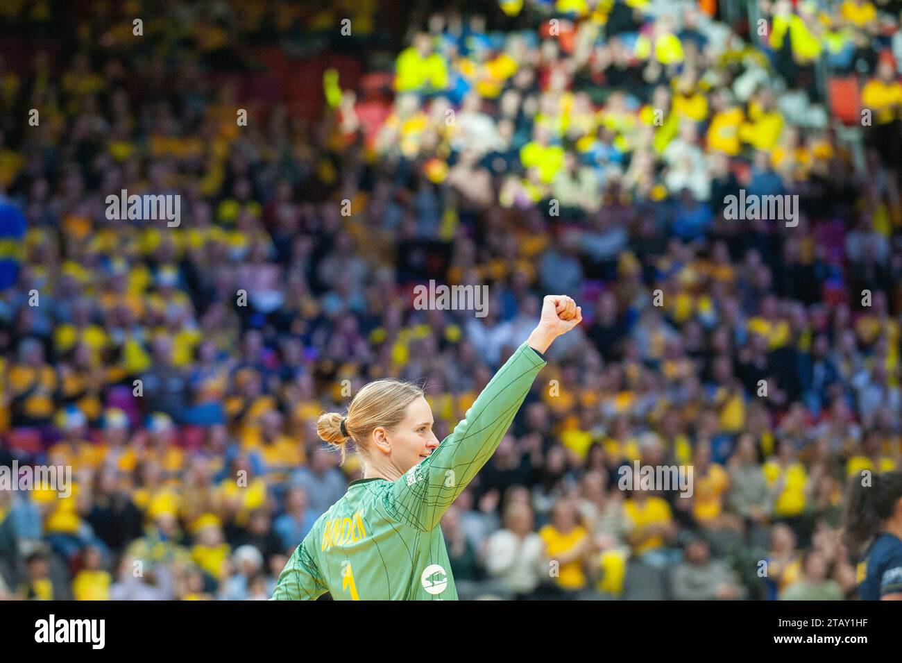 Göteborg, Schweden. Dezember 2023. Torhüterin Johanna Bundsen aus Schweden feiert am 3. Dezember 2023 beim Spiel der IHF Frauen-Handball-Weltmeisterschaft zwischen Senegal und Schweden am 3. Dezember 2023.Credit: PS Photo / Alamy Live News Stockfoto