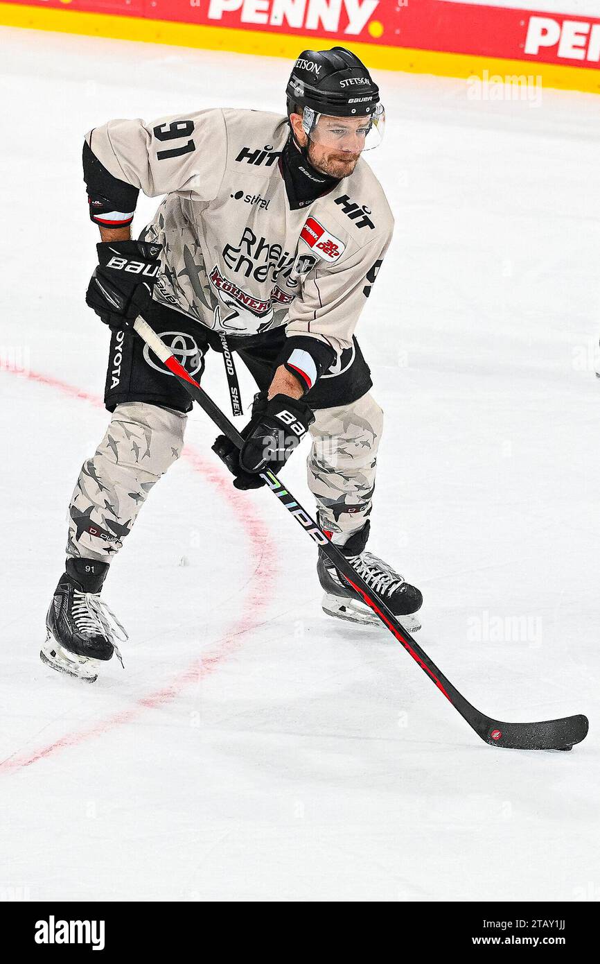 Eishockey DEL - Düsseldorfer EG vs Kölner Haie am 03.12.2023 im PSD Bank Dome in Düsseldorf Kölns Moritz Müller ( Nr.91) Foto: Osnapix Stockfoto