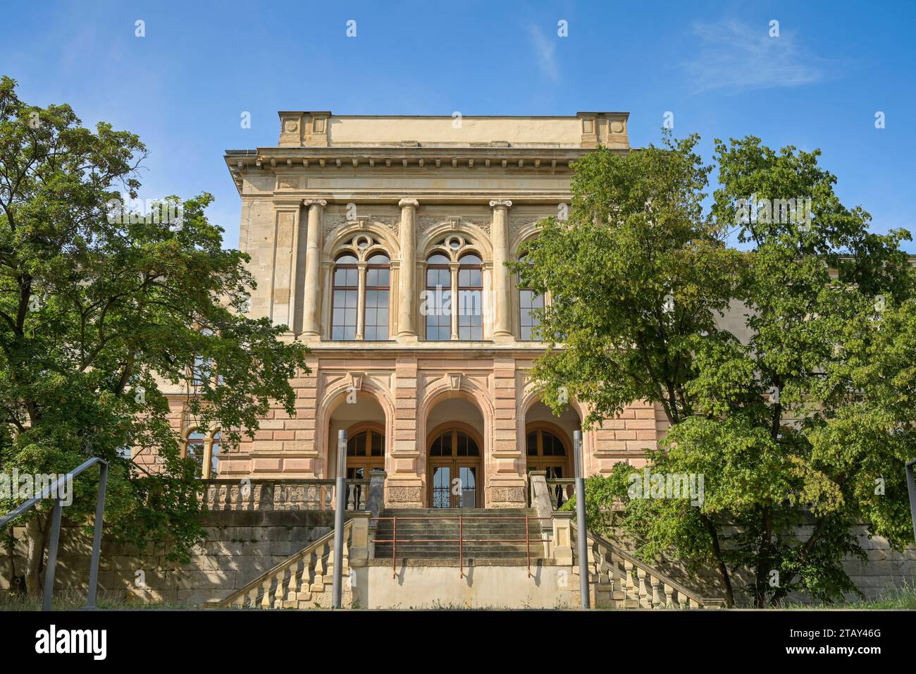 Ehemaliges Oberlandesgericht, heute Friedrich-Schiller-Universität, August-Bebel-Straße, Jena, Thüringen, Deutschland *** ehemaliges Oberlandesgericht, heute Friedrich-Schiller-Universität, August Bebel Straße, Jena, Thüringen, Deutschland Credit: Imago/Alamy Live News Stockfoto