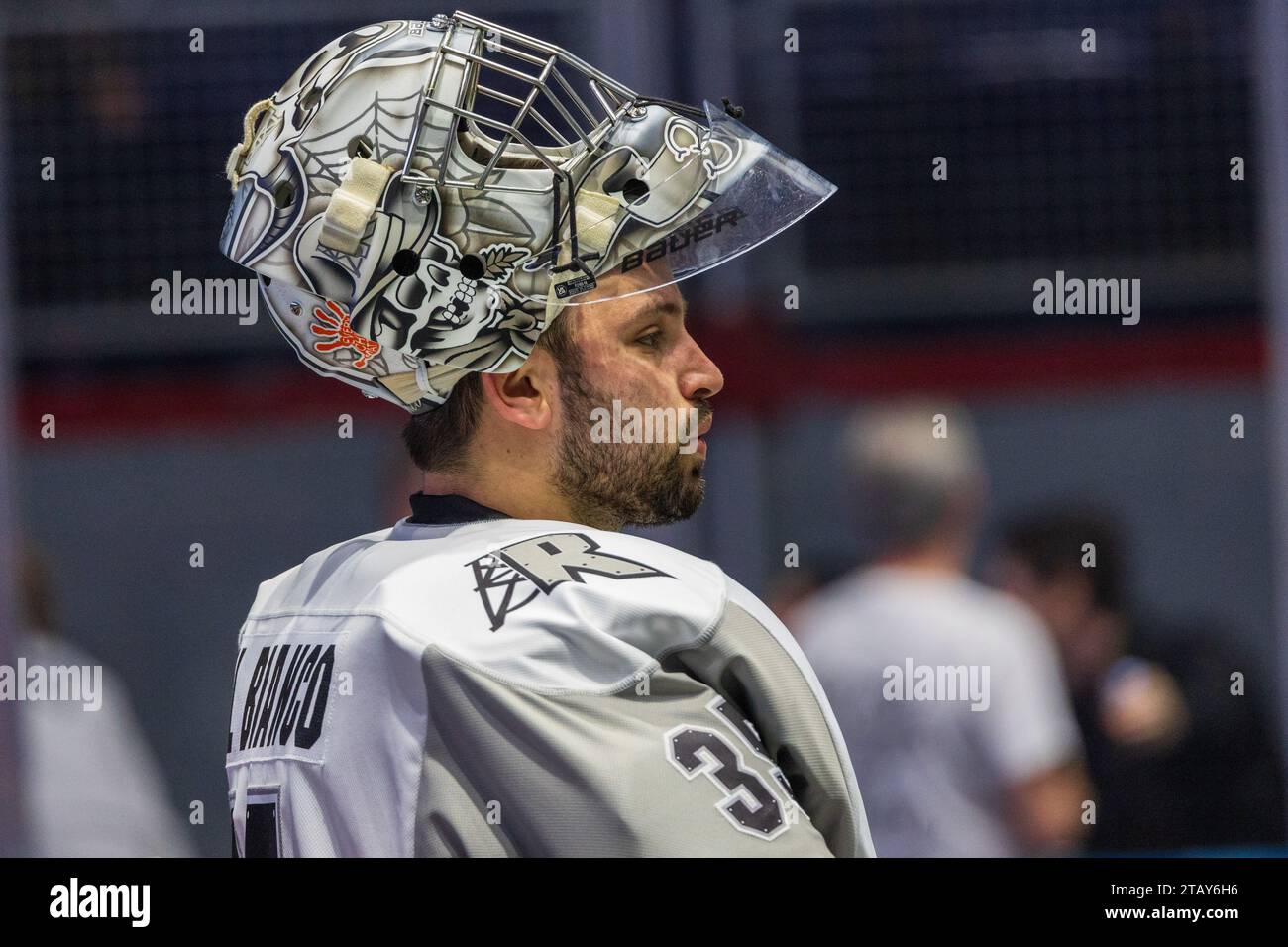 2. Dezember 2023: Calgary Roughnecks Torhüter Christian Del Bianco (35) trifft im ersten Quartal gegen die Rochester Knighthawks. Die Rochester Knighthawks waren Gastgeber der Calgary Roughnecks in einem Spiel der National Lacrosse League in der Blue Cross Arena in Rochester, New York. (Jonathan Tenca/CSM) (Bild: © Jonathan Tenca/Cal Sport Media) Stockfoto