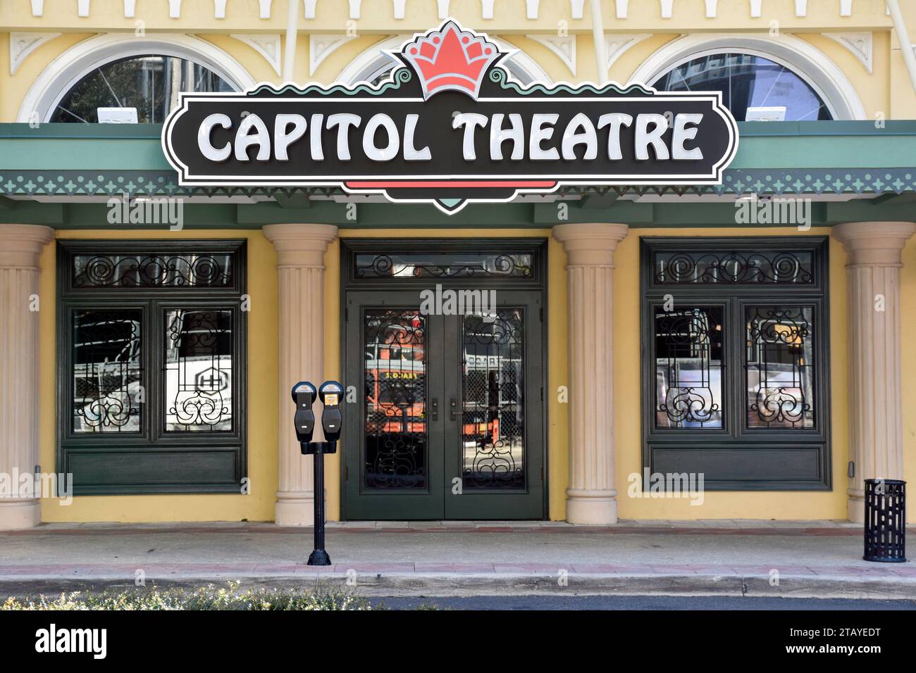 Das Capital Theater im historischen Cleveland Street District in Clearwater, Florida, ist ein beliebtes Reiseziel für Winterreisen. Stockfoto