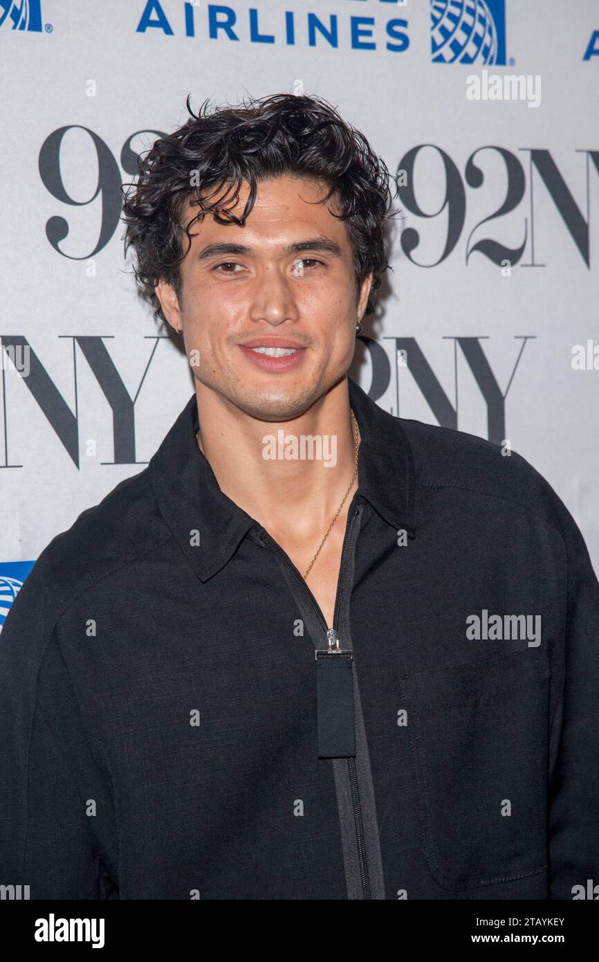 New York, New York, USA. November 2023 30. Charles Melton nimmt an Netflix's Mai Dezember Special Screening in der 92nd Street Y Teil (Kreditbild: © Ron Adar/TheNEWS2 via ZUMA Press Wire) NUR ZUR REDAKTIONELLEN VERWENDUNG! Nicht für kommerzielle ZWECKE! Stockfoto