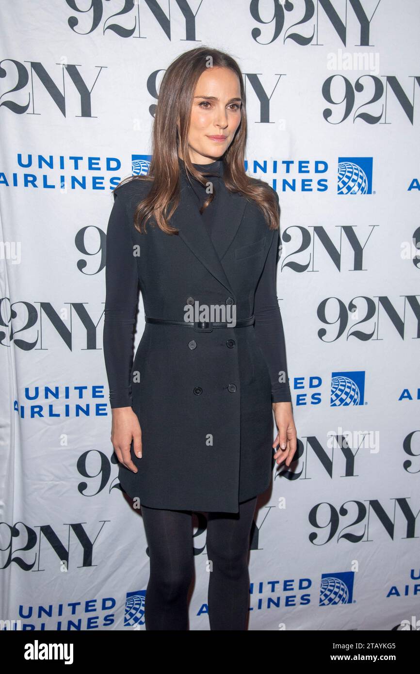 New York, New York, USA. November 2023 30. Natalie Portman nimmt an Netflix's Mai Dezember Special Screening in der 92nd Street Y Teil (Kreditbild: © Ron Adar/TheNEWS2 via ZUMA Press Wire) NUR ZUR REDAKTIONELLEN VERWENDUNG! Nicht für kommerzielle ZWECKE! Stockfoto