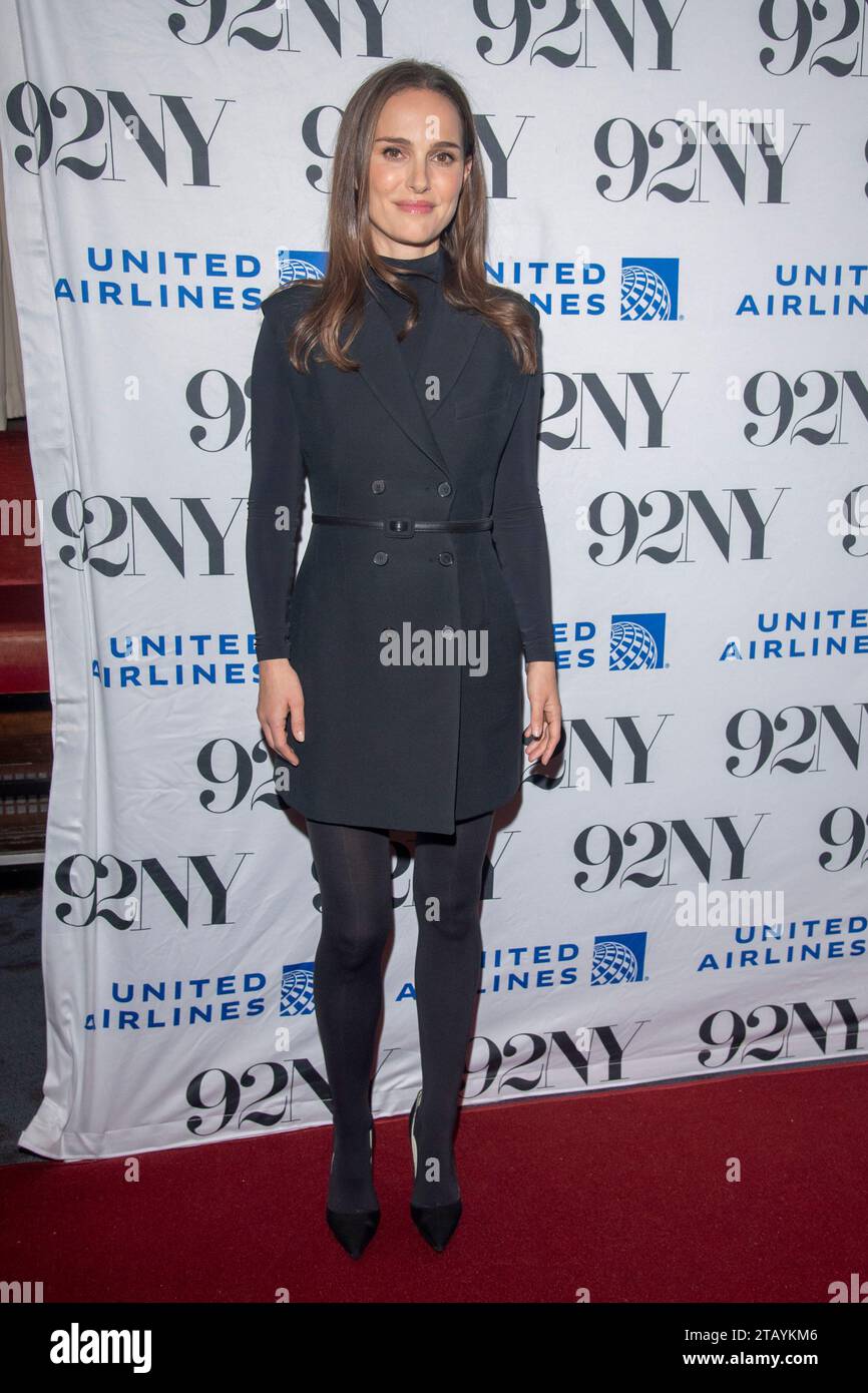 New York, New York, USA. November 2023 30. Natalie Portman nimmt an Netflix's Mai Dezember Special Screening in der 92nd Street Y Teil (Kreditbild: © Ron Adar/TheNEWS2 via ZUMA Press Wire) NUR ZUR REDAKTIONELLEN VERWENDUNG! Nicht für kommerzielle ZWECKE! Stockfoto