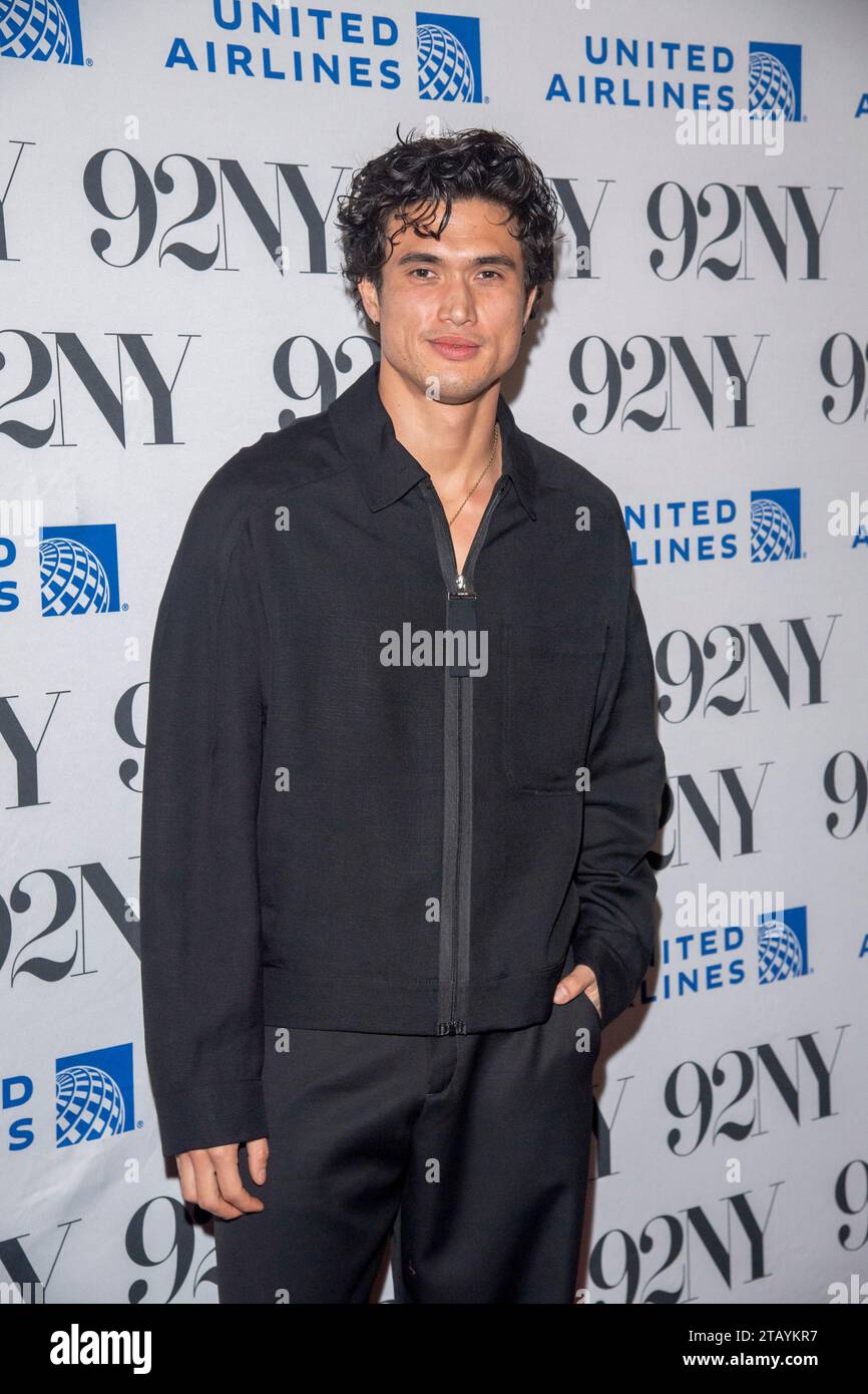 New York, New York, USA. November 2023 30. Charles Melton nimmt an Netflix's Mai Dezember Special Screening in der 92nd Street Y Teil (Kreditbild: © Ron Adar/TheNEWS2 via ZUMA Press Wire) NUR ZUR REDAKTIONELLEN VERWENDUNG! Nicht für kommerzielle ZWECKE! Stockfoto