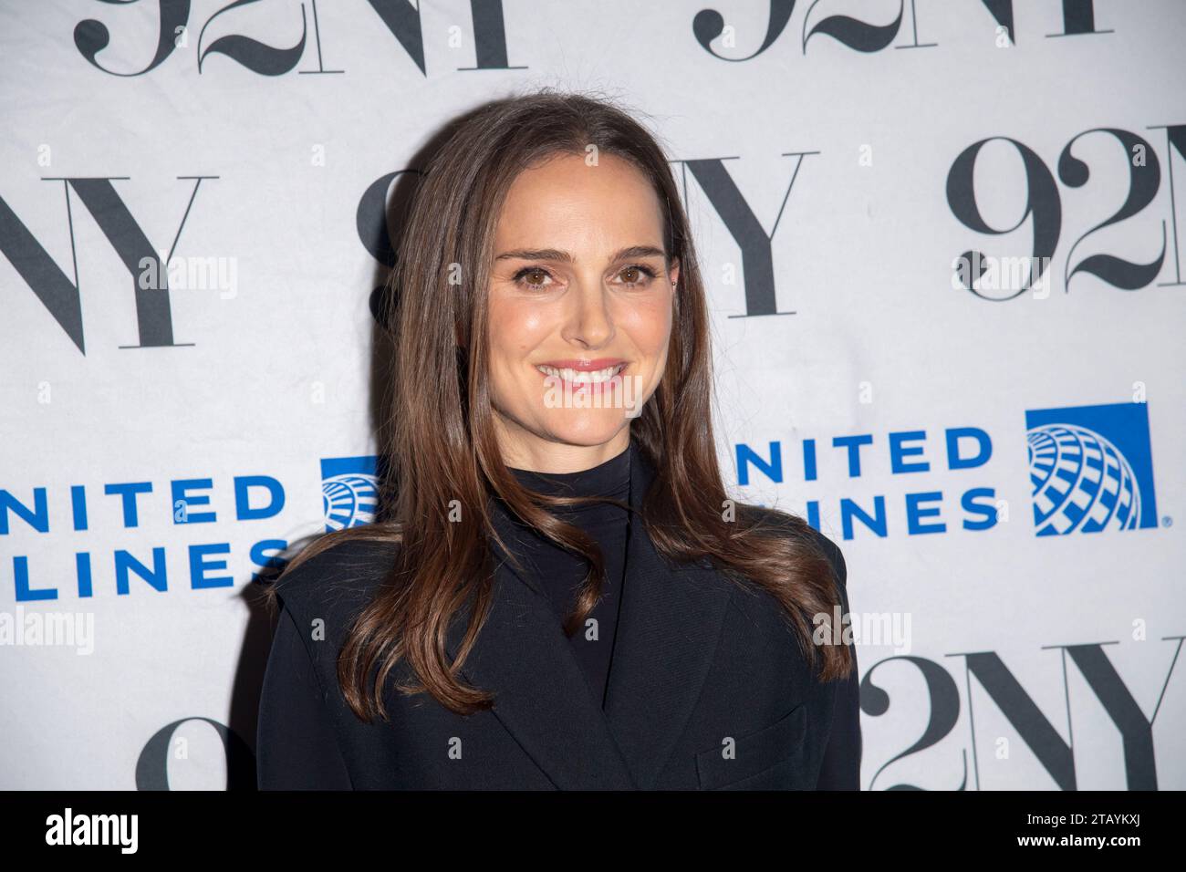 New York, New York, USA. November 2023 30. Natalie Portman nimmt an Netflix's Mai Dezember Special Screening in der 92nd Street Y Teil (Kreditbild: © Ron Adar/TheNEWS2 via ZUMA Press Wire) NUR ZUR REDAKTIONELLEN VERWENDUNG! Nicht für kommerzielle ZWECKE! Stockfoto