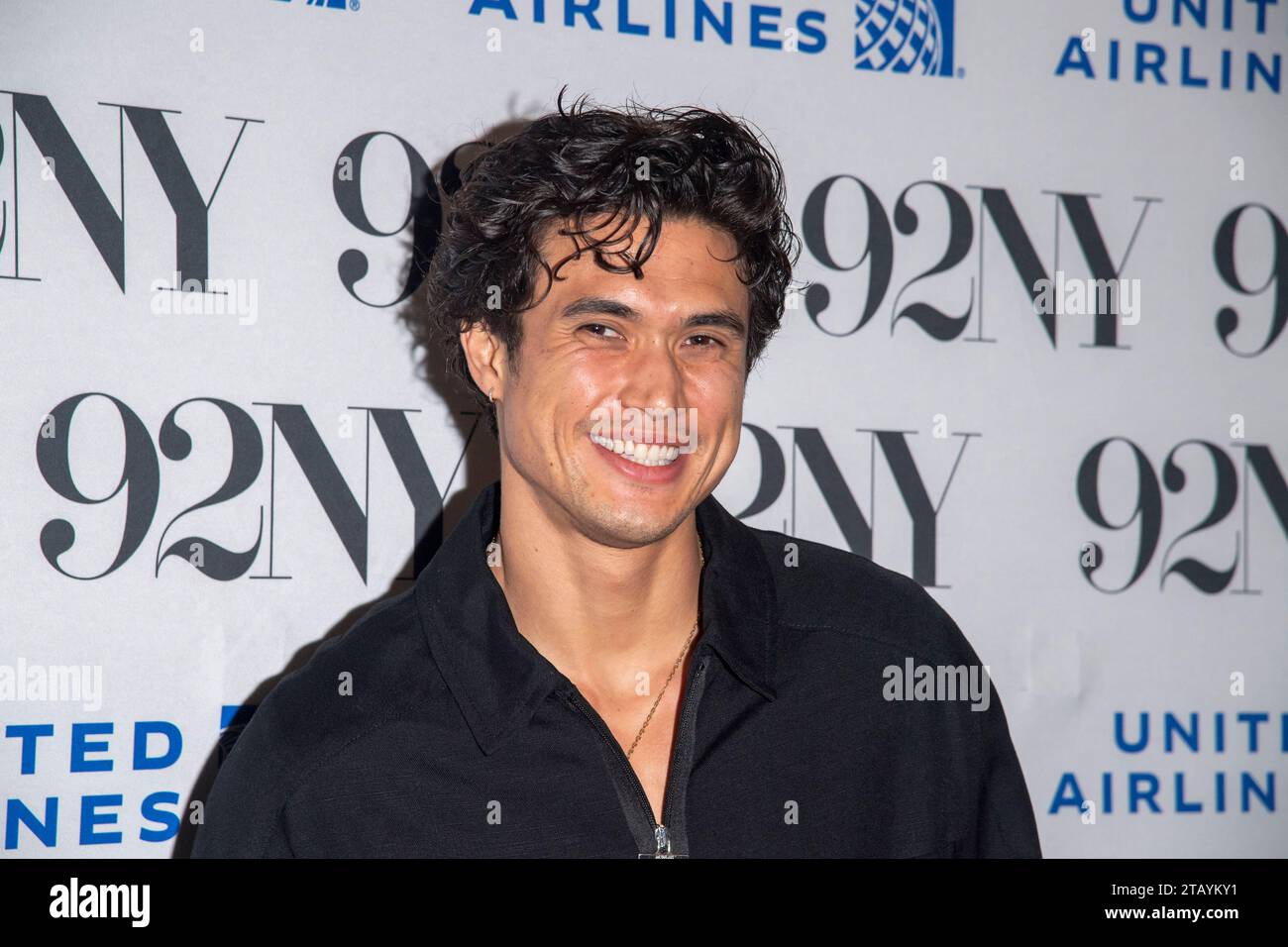 New York, New York, USA. November 2023 30. Charles Melton nimmt an Netflix's Mai Dezember Special Screening in der 92nd Street Y Teil (Kreditbild: © Ron Adar/TheNEWS2 via ZUMA Press Wire) NUR ZUR REDAKTIONELLEN VERWENDUNG! Nicht für kommerzielle ZWECKE! Stockfoto
