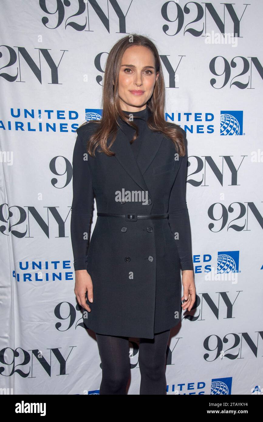 New York, New York, USA. November 2023 30. Natalie Portman nimmt an Netflix's Mai Dezember Special Screening in der 92nd Street Y Teil (Kreditbild: © Ron Adar/TheNEWS2 via ZUMA Press Wire) NUR ZUR REDAKTIONELLEN VERWENDUNG! Nicht für kommerzielle ZWECKE! Stockfoto