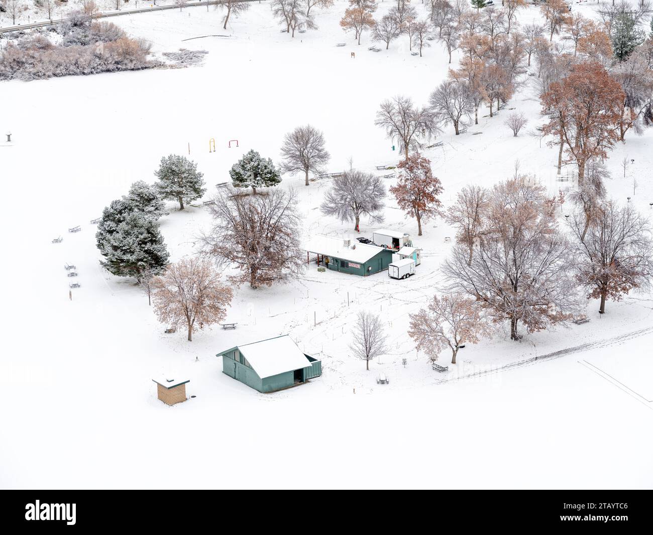 Öffentlicher Park auf einer Insel im Winter Stockfoto