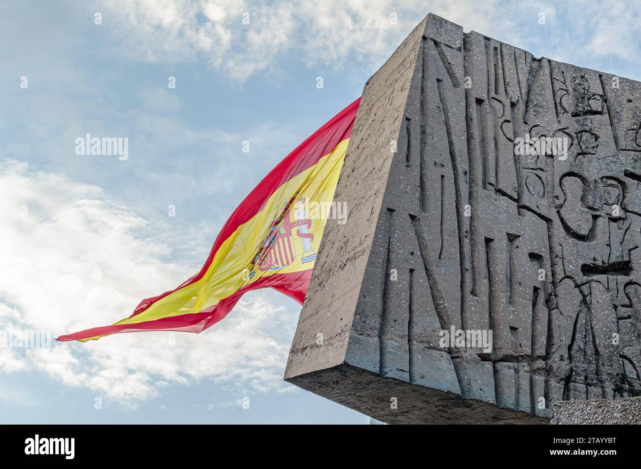 MADRID, SPANIEN - 15. SEPTEMBER 2019: Detail der Skulptur „Monument to the Discovery of America“, die sich auf der Plaza de Colon in Madrid befindet und von t Stockfoto