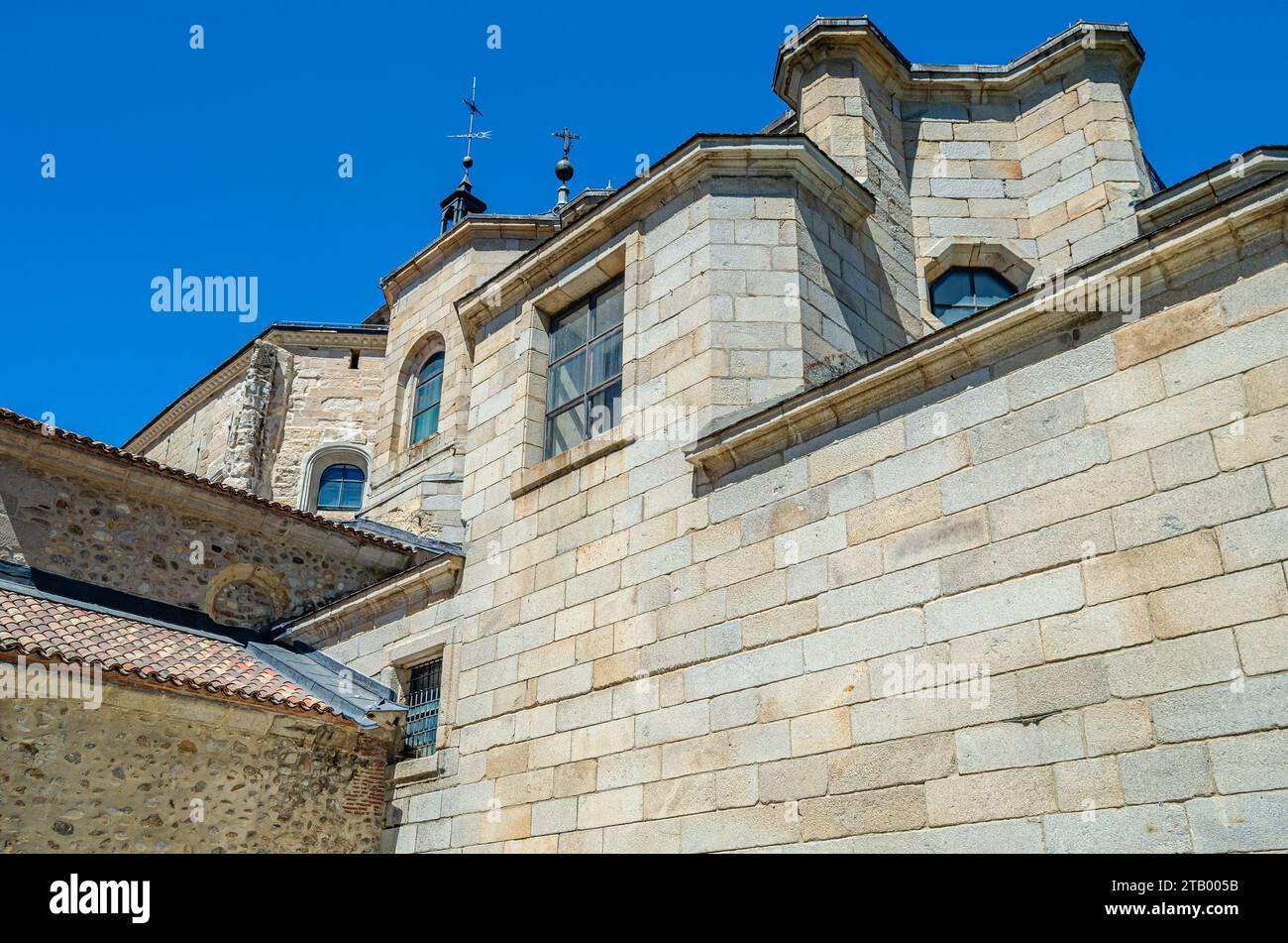 Das Kloster El Paular in Rascafria, in der Sierra de Guadarrama, Gemeinde Madrid, Spanien, wurde 1390 im gotischen Stil errichtet Stockfoto