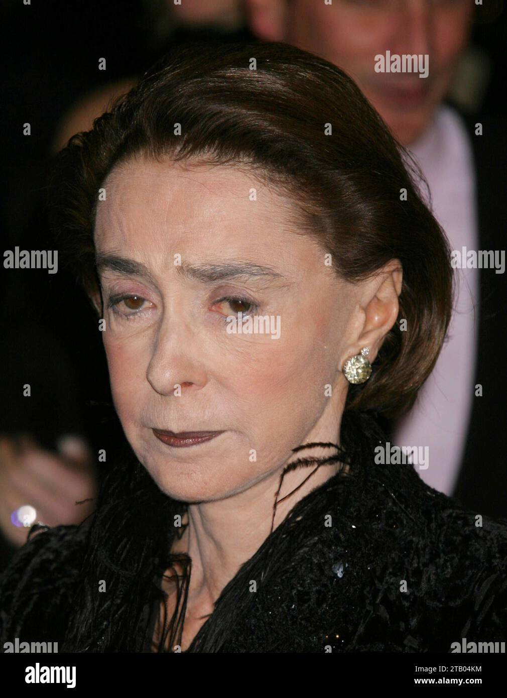 Mica Ertegun ist um 97 gestorben. MICA Ertegun besucht am 8. Dezember 2004 die Premiere von Beyond the Sea im Ziegfeld Theater in New York City. Foto Copyright: XHenryxMcGee/MediaPunchx Credit: Imago/Alamy Live News Stockfoto