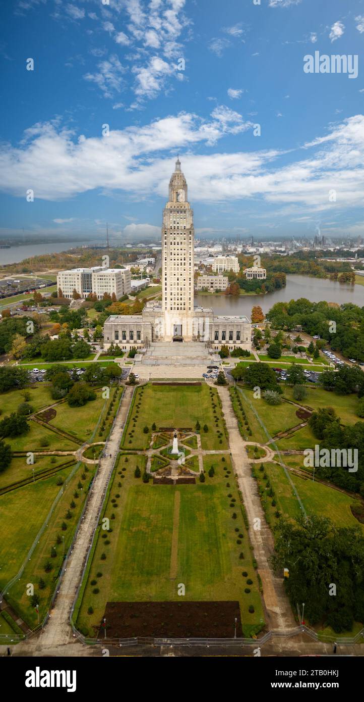 Baton Rouge, LA - 1. Dezember 2023: Das Louisiana State Capitol Building in der Innenstadt von Baton Rouge Stockfoto