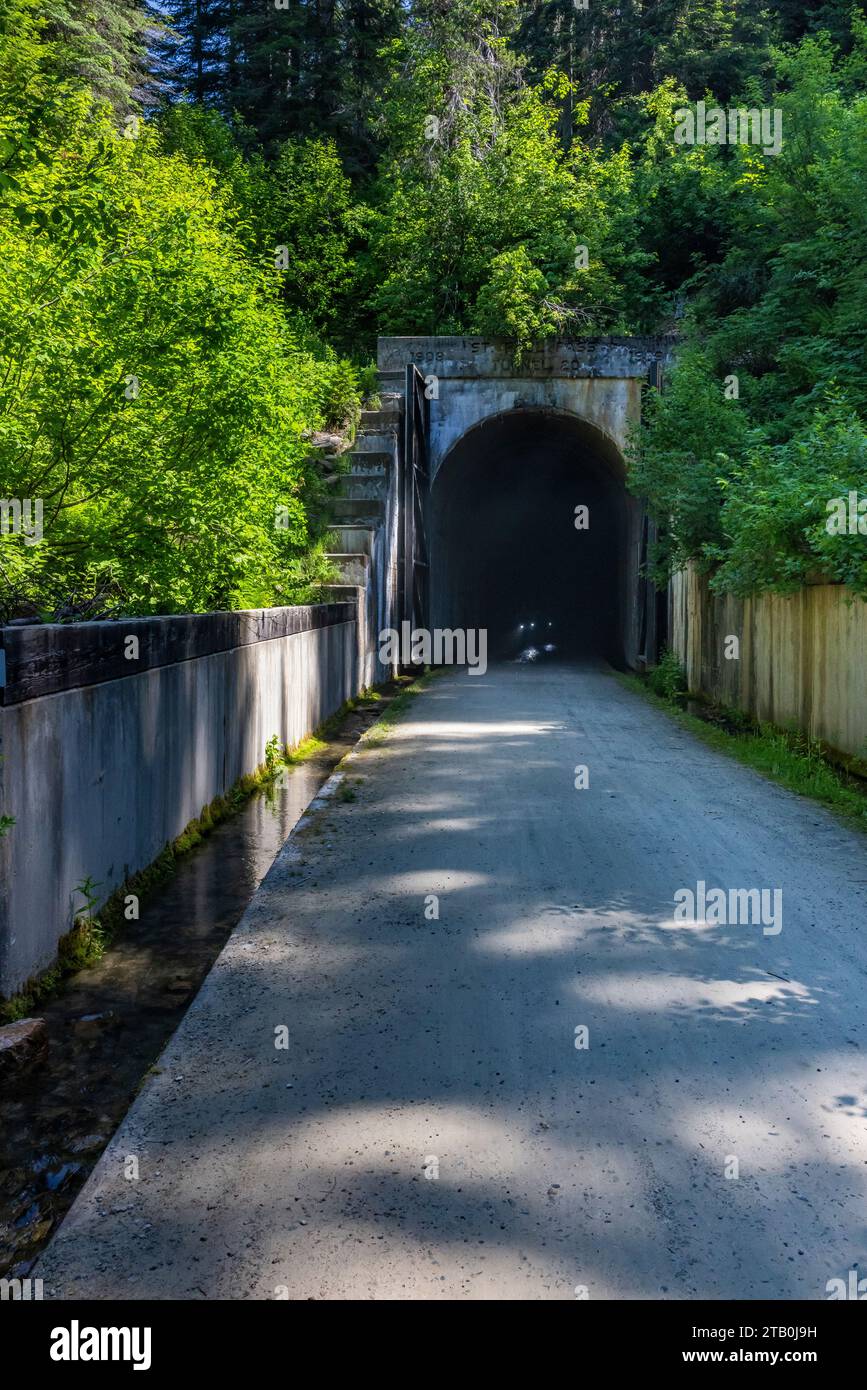 St. Paul Pass Tunnel (1,7 km lang) West Portal in Idaho am Anfang des Hiawatha Scenic Bike Trail, Montana und Idaho, USA Stockfoto