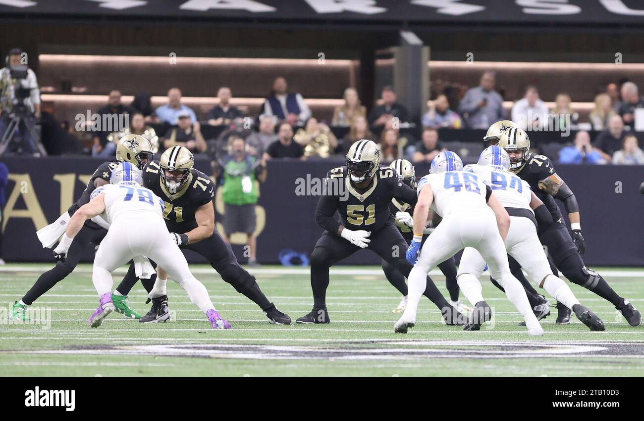 New Orleans, USA. Dezember 2023. Die New Orleans Saints Offensive Linemen Ryan Ramczyk (71), Cesar Ruiz (51) und Erik McCoy (78) treten am Sonntag bei einem Spiel der National Football League im Caesars Superdome in New Orleans, Louisiana, gegen John Cominsky (79), gegen Benito Jones (94) und gegen den Linebacker Jack Campbell (46) ein. Dezember 2023. (Foto: Peter G. Forest/SIPA USA) Credit: SIPA USA/Alamy Live News Stockfoto