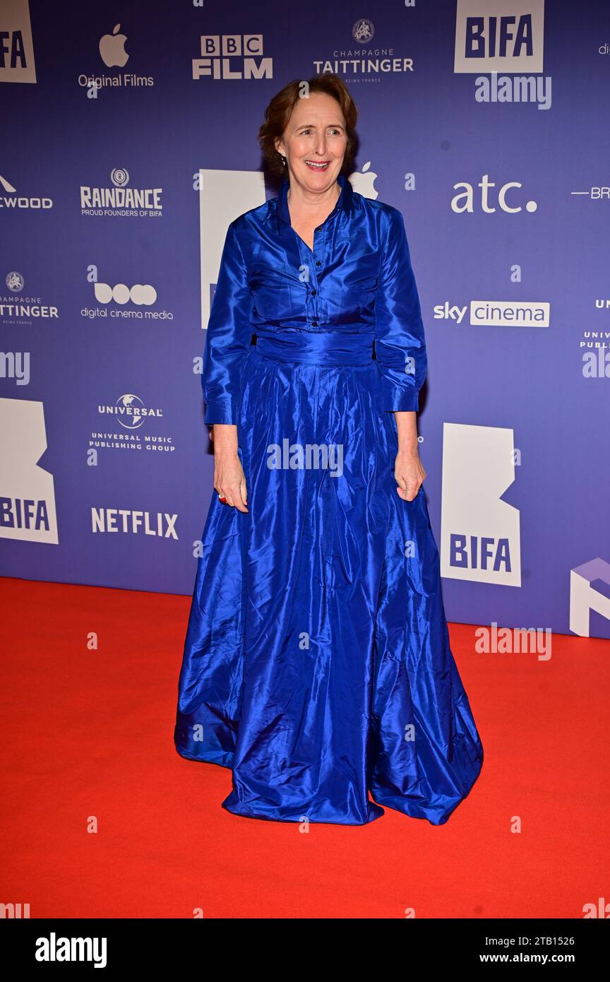 London, Großbritannien. Dezember 2023. Fiona Shaw nimmt an den 26. British Independent Film Awards 2023 im Old Billingsgate in London Teil. Stockfoto