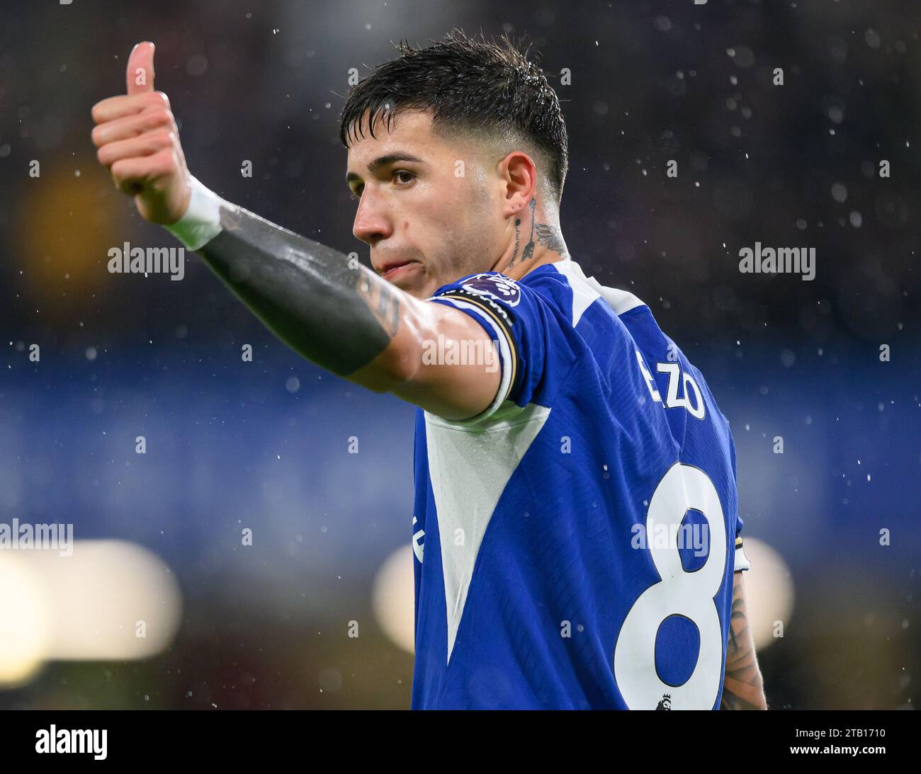 London, Großbritannien. Dezember 2023 - Chelsea gegen Brighton & Hove Albion - Premier League - Stamford Bridge. Chelsea's Enzo Fernandez während des Spiels gegen Brighton. Bildnachweis: Mark Pain / Alamy Live News Stockfoto