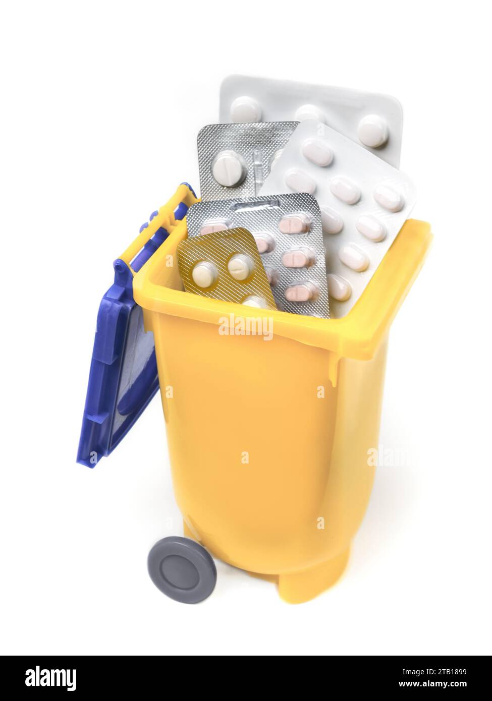 Pillen, Kapseln und Medikamente in gelben Mülleimern. Gesundes Lifestyle-Konzept. Stockfoto
