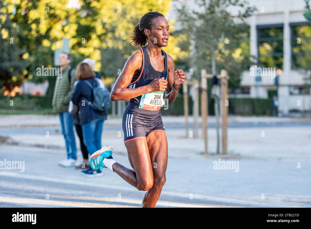 Joan Chelimo MELLY (#204, KEN) beim Marathon-Lauf in Valencia (Spanien) am 3. Dezember 2023 Stockfoto