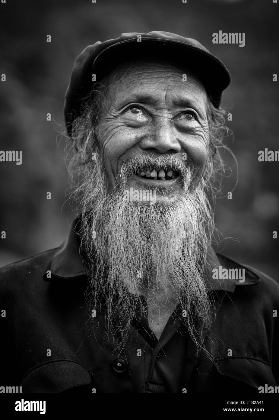 Porträt des ethnischen alten Mannes in Phung Dorf, ha Giang, Vietnam Stockfoto