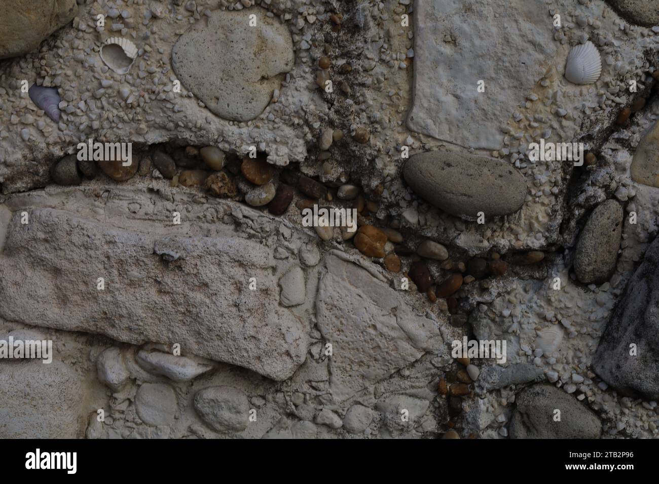 Felsige Textur an einer Wand Stockfoto