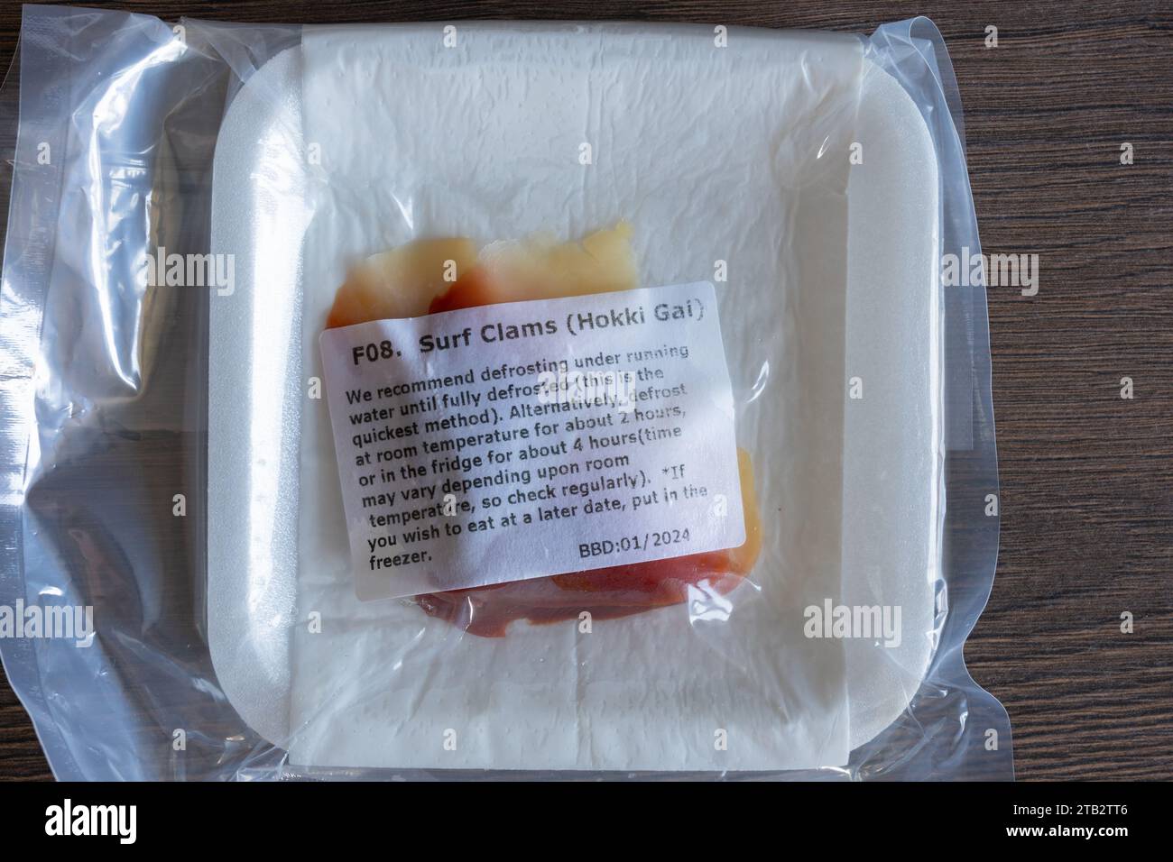 Hochwertige Tiefkühlmuscheln (Japanisch: Hokkigai oder Ubaggai) zum Auftauen, für die Herstellung von Sashimi oder Sushi, von der japanischen Importfirma WASO. UK Stockfoto
