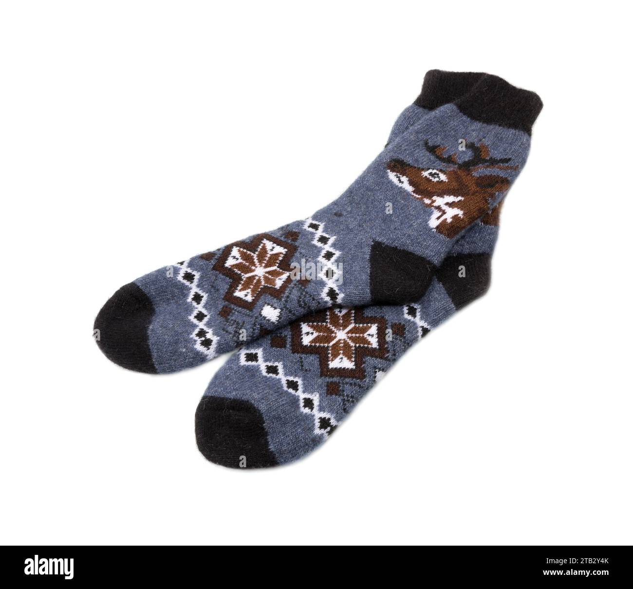 Socken mit Winterschmuck (Hirsch, Schneeflocken) isoliert auf weißem Hintergrund Stockfoto