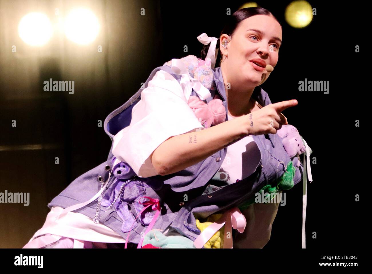 Anne-Marie performt live im O2 - 29.th November 2023 BANG MEDIA INTERNATIONAL FAMOUS PICTURES 28 HOLMES ROAD LONDON NW5 3AB TEL 44 0 207 284 1074 EMAIL picturesfamous.uk.com Copyright: xx adoco720 Credit: Imago/Alamy Live News Stockfoto