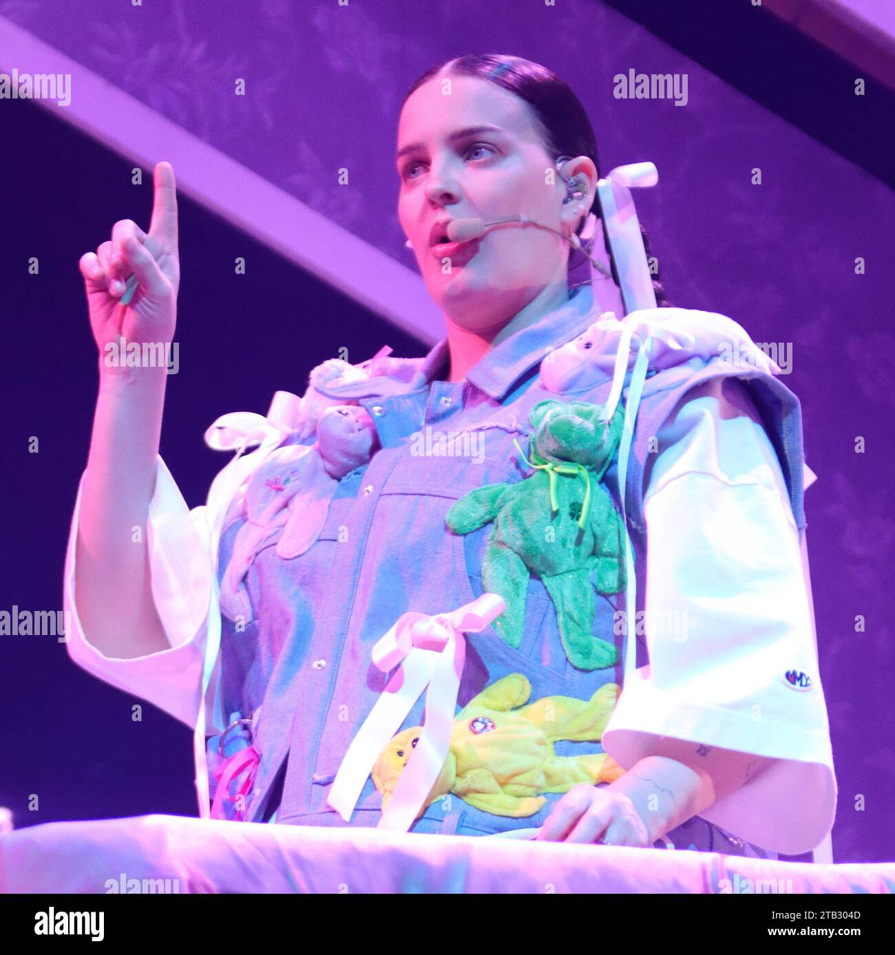 Anne-Marie performt live im O2 - 29.th November 2023 BANG MEDIA INTERNATIONAL FAMOUS PICTURES 28 HOLMES ROAD LONDON NW5 3AB TEL 44 0 207 284 1074 EMAIL picturesfamous.uk.com Copyright: xx adoco728 Credit: Imago/Alamy Live News Stockfoto