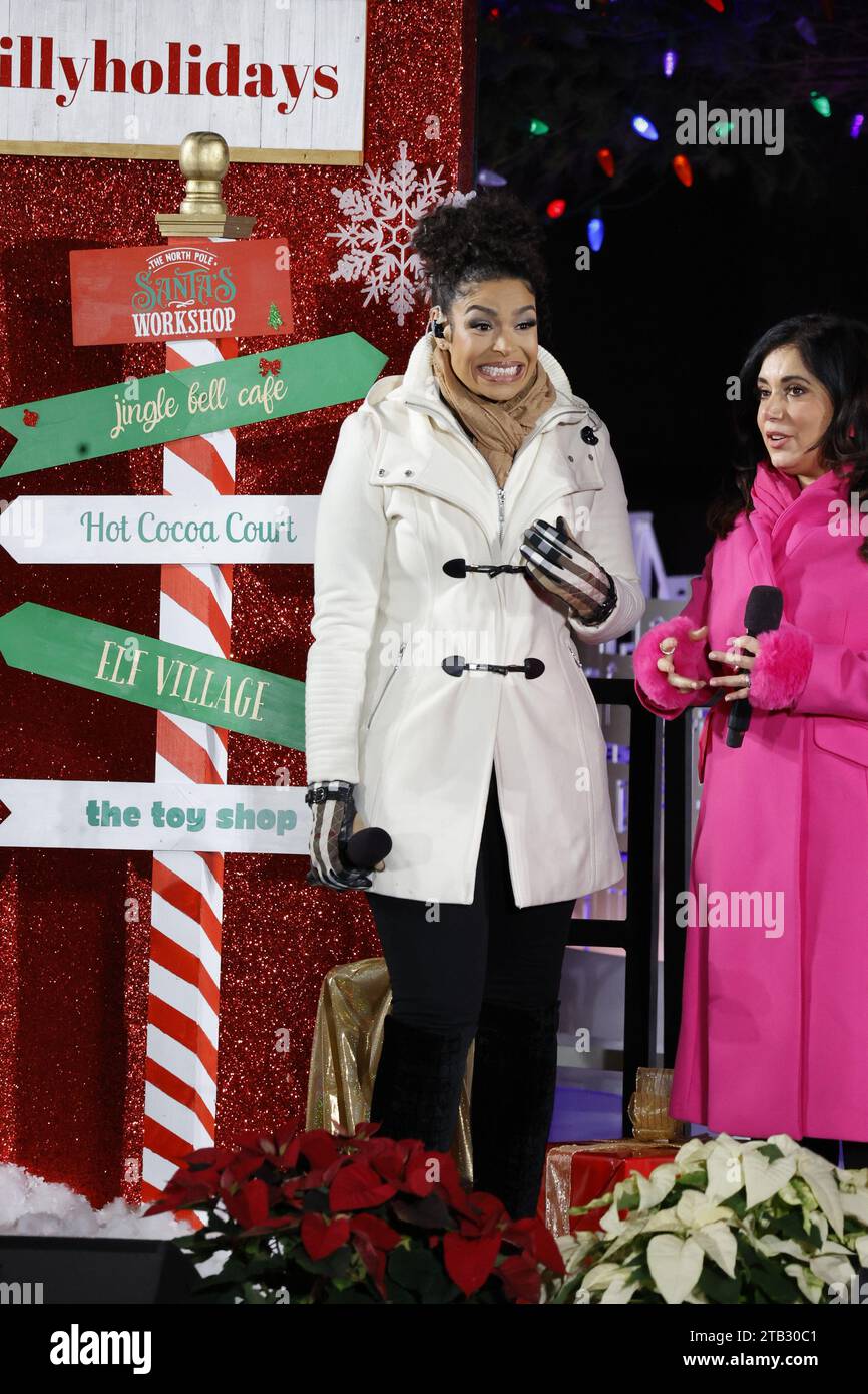Der amerikanische Idol-Gewinner Jordin Sparks tritt live bei der Baumbeleuchtung im Rathaus in Philadelphia auf, mit: Jordin Sparks Where: Philadelphia, Pennsylvania, Vereinigte Staaten Wann: 30. November 2023 Credit: William Wade/INSTARimages Stockfoto