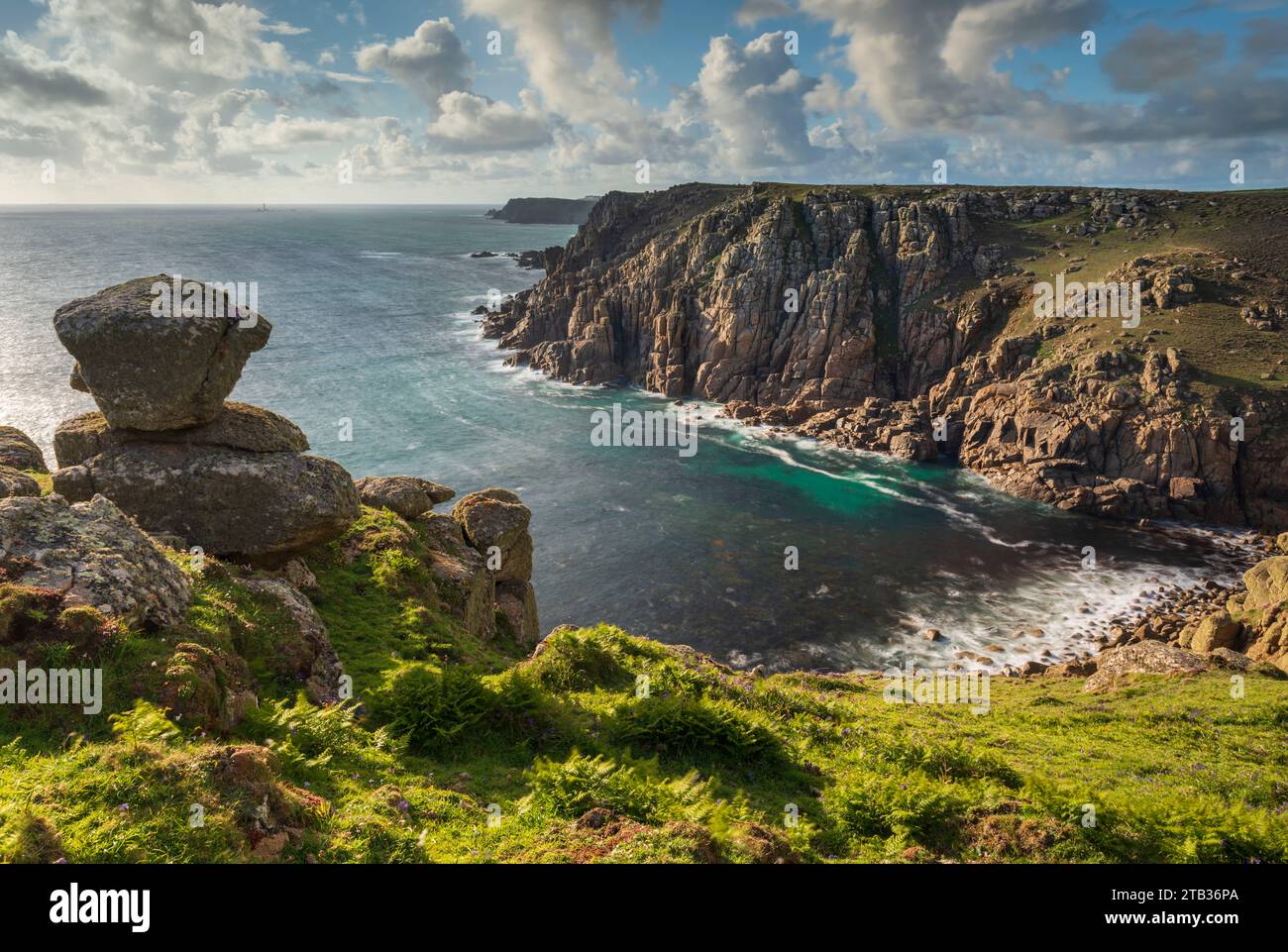 Wunderschöne Küstenlandschaft am Gwennap Head in Cornwall, England. Frühjahr (Mai) 2022. Stockfoto