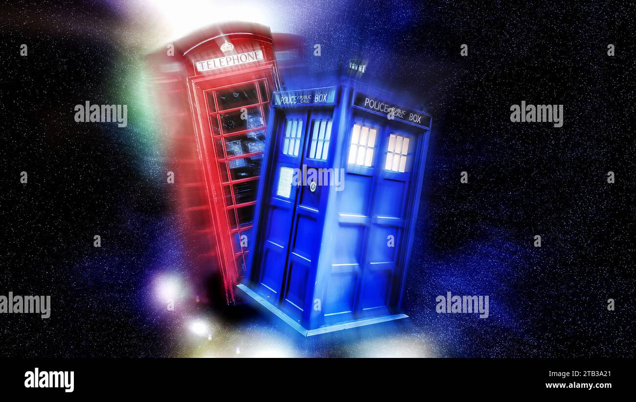 Rote Telefonzelle in einer Weltraumschlacht mit einer blauen Polizeibox, TARDIS Stockfoto