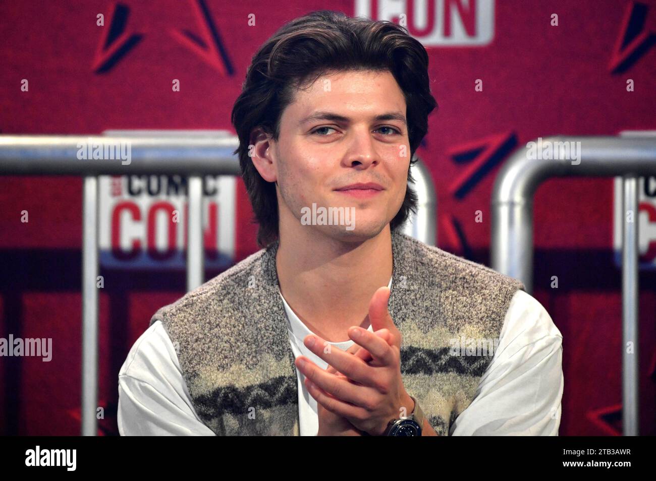 Alex hogh Andersen auf der German Film & Comic Con Winter Edition in der Messe Dortmund. Dortmund, 03.12.2023 *** Alex hogh Andersen auf der German Film Comic Con Winter Edition auf der Messe Dortmund Dortmund, 03 12 2023 Foto:Xn.xKubelkax/xFuturexImagex Comic_con_3339 Credit: Imago/Alamy Live News Stockfoto