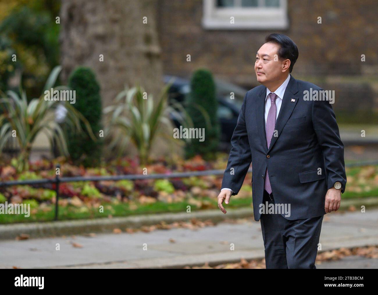Yoon Suk Yeol, Präsident von Südkorea, kommt am 22. November 2023 in der Downing Street zu einem Treffen mit Premierminister Rishi Sunak an Stockfoto