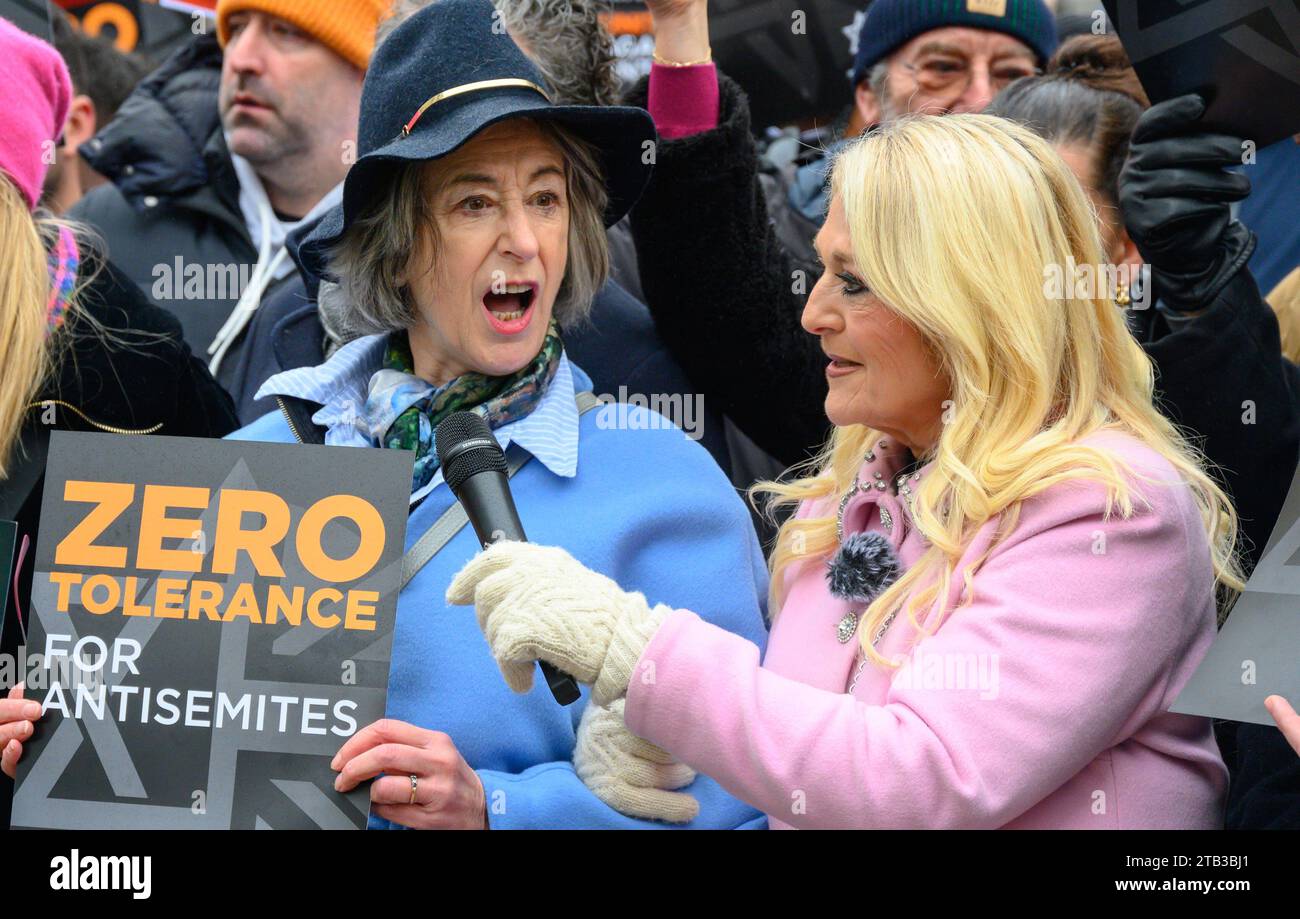 Maureen Lipman und Vanessa Feltz, Teilnahme am Marsch gegen Antisemitismus, London, 26. November 2023 Stockfoto