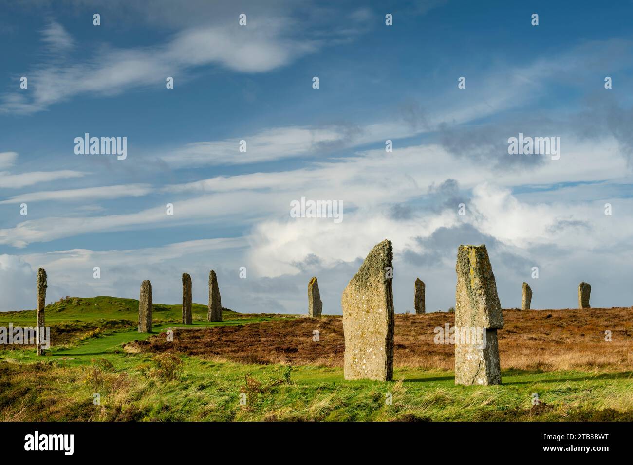 Megalithische stehende Steine bilden den Ring of Brodgar auf dem Festland, Orkney Islands, Schottland. Herbst (Oktober) 2022. Stockfoto