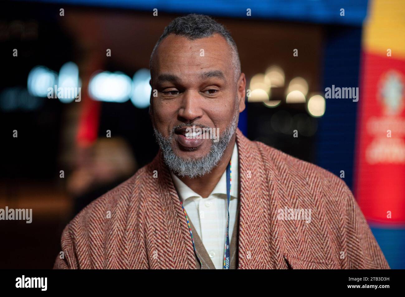 Patrick Coach Esume (EU-Kommissar für die Europäische Fußballliga, ex Football Profi, Botschafter Gastgeberstadt Hamburg), Ankunft am roten Teppich, GER, Endrunde der UEFA Euro 2024, Auslosung Elbphilharmonie Hamburg, 02.12.2023 Foto: Eibner-Pressefoto/Michael Memmler Stockfoto