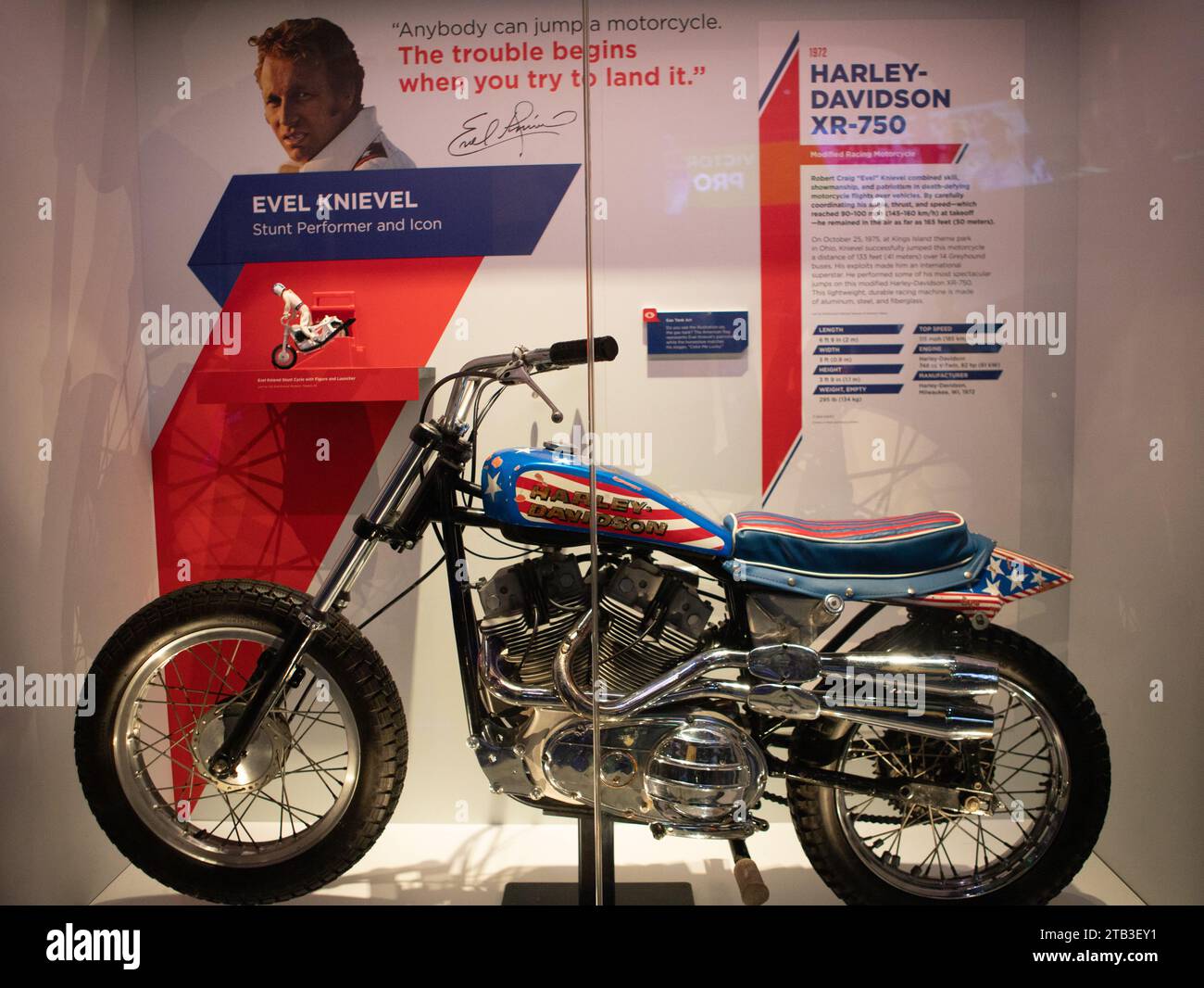 Evil Knievel Motorrad im Smithsonian Air and Space Museum in Washingto DC. In Rot, weiß und Blau gemalt, waren er und es eine kulturelle Ikone Stockfoto