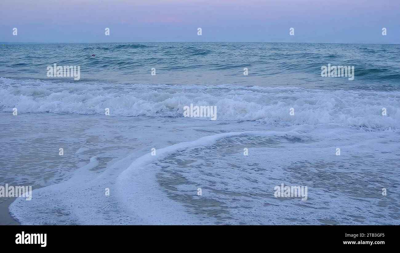 Blick auf das Schwarze Meer vom Strand aus Stockfoto