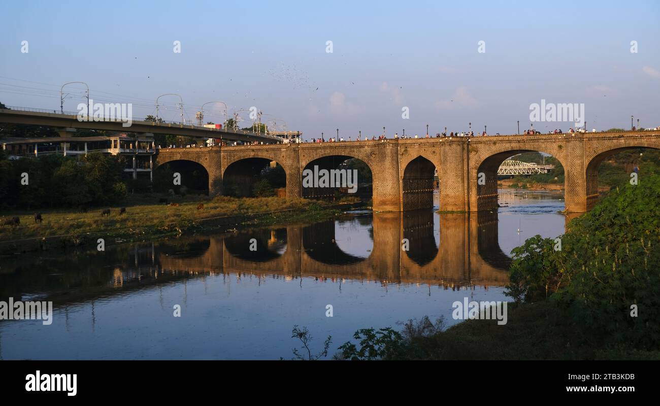 Am 30. November 2023 wurde die Chhatrapati Shivaji-Brücke 1924 erbaut, diese Heritage-Brücke wurde während der britischen Herrschaft von Raobahadur Ganpatrao Mahadeo Kenjale erbaut Stockfoto