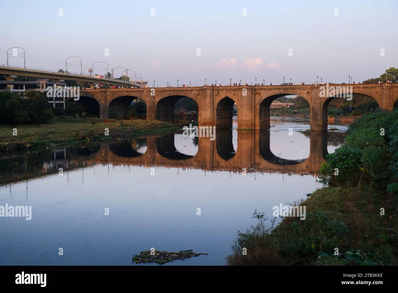 Am 30. November 2023 wurde die Chhatrapati Shivaji-Brücke 1924 erbaut, diese Heritage-Brücke wurde während der britischen Herrschaft von Raobahadur Ganpatrao Mahadeo Kenjale erbaut Stockfoto