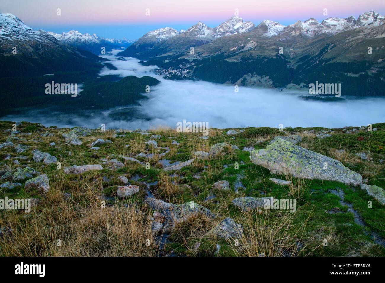 Schweiz, Graubünden, Engadin, Blick von Mouttas Muragl nach St. Moritz Stockfoto