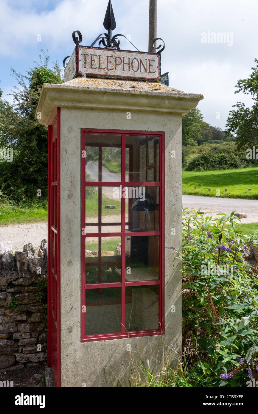 Der Telefonkiosk K1 im Dorf Tyneham in Dorset Stockfoto