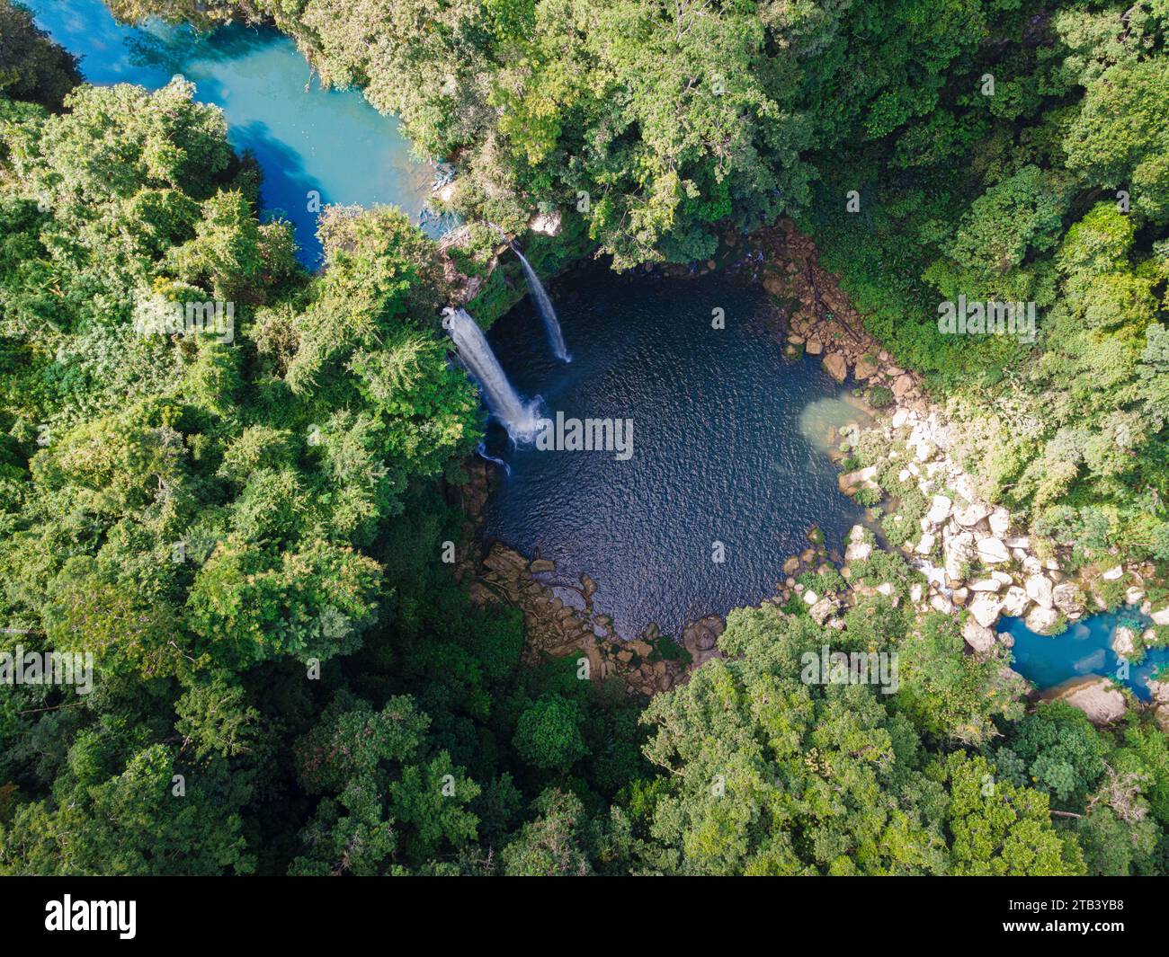 Bild von Misolha Wasserfällen mitten im Dschungel, Mexiko Stockfoto
