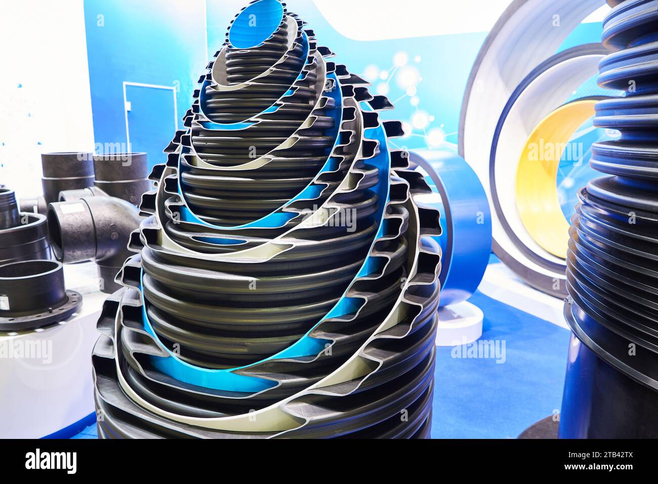 Abwasserrohre aus hochdichtem Polyethylen auf einer Industrieausstellung Stockfoto